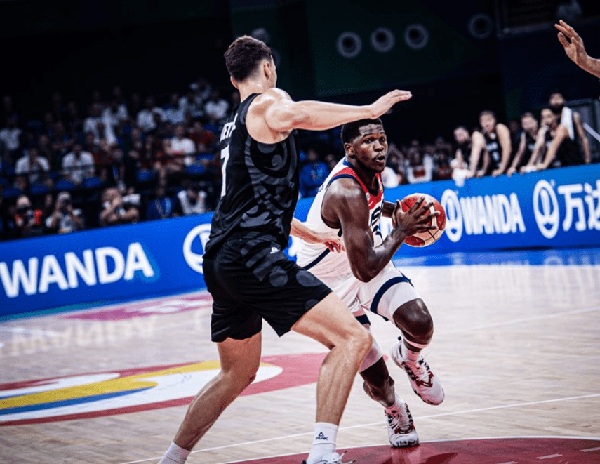 美国男篮99-72轻取新西兰 班凯罗21+4帽 里夫斯12+6 