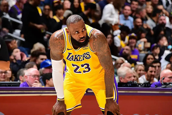 NBA休赛期动态：<a href=/halkan/lanqiuzhibo/lakers/ target=_blank class=infotextkey>湖人</a>伤病、勇士签约与<a href=/halkan/lanqiuzhibo/76ers/ target=_blank class=infotextkey>76人</a>合同进展